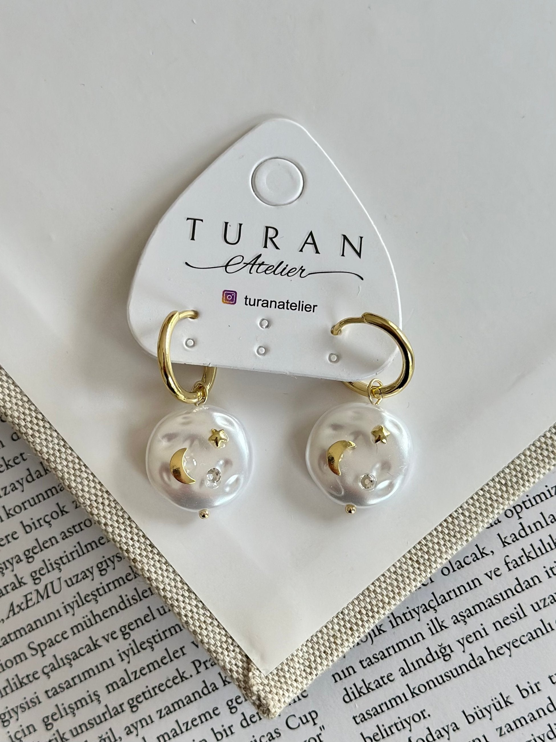 Gold Halka Ay Yıldız Beyaz Mineli Küpe