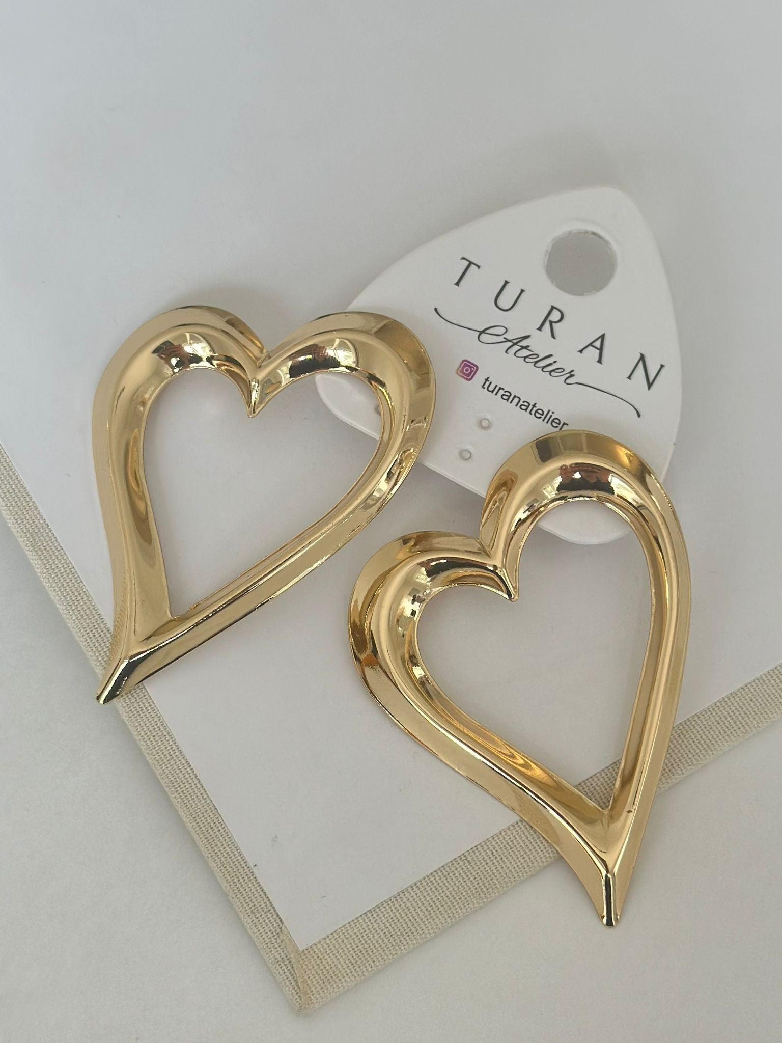 Büyük Kalp Çerçeve Model Gold Renk Küpe