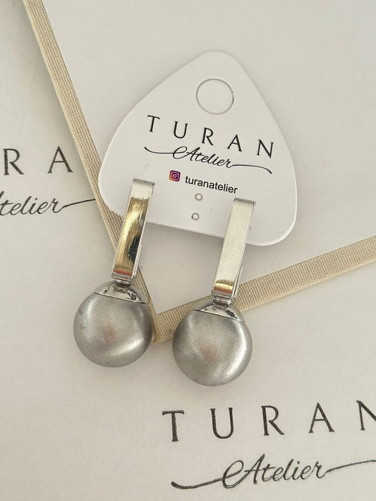 Gümüş Renk Mat Top Küpe