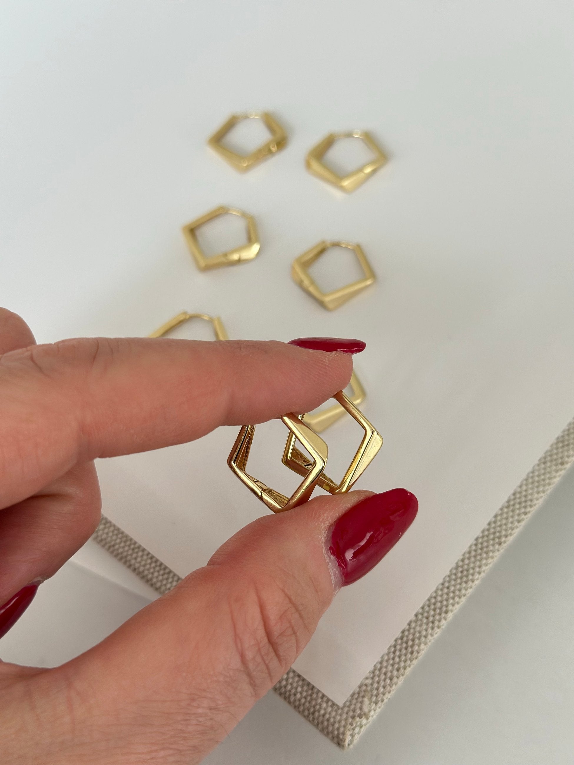 14K Renk Dörtgen Altın Model Küpe