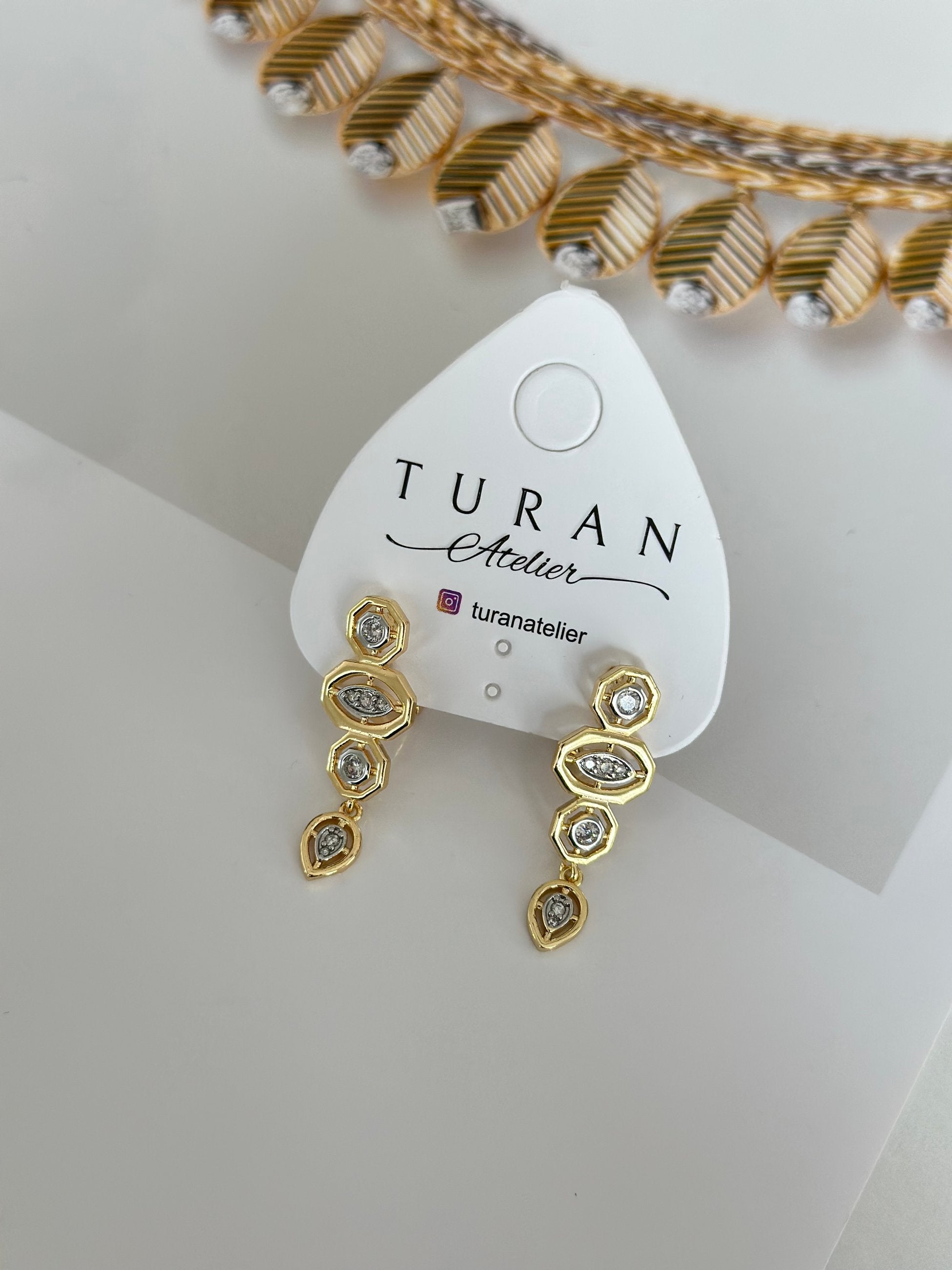 Yeni Sezon MG Taşlı Tasarım Küpe