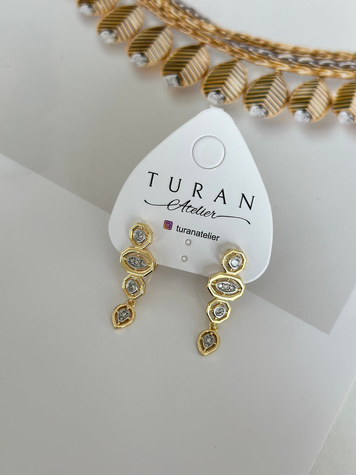 Yeni Sezon MG Taşlı Tasarım Küpe