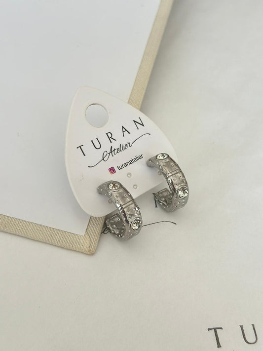 Taşlı Darbeli Gümüş Renk Çelik Küpe