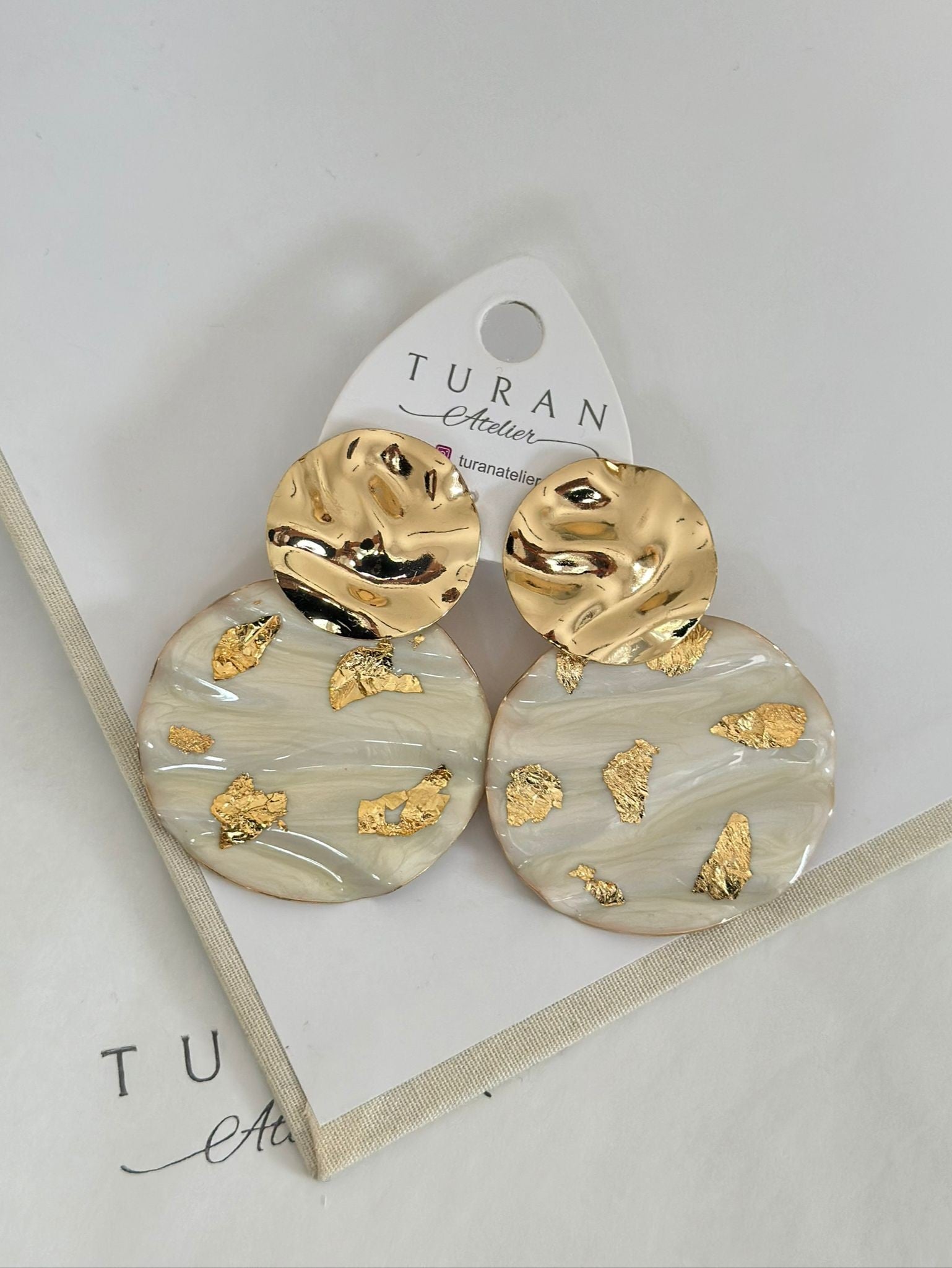 Gold Tasarım Krem Küpe