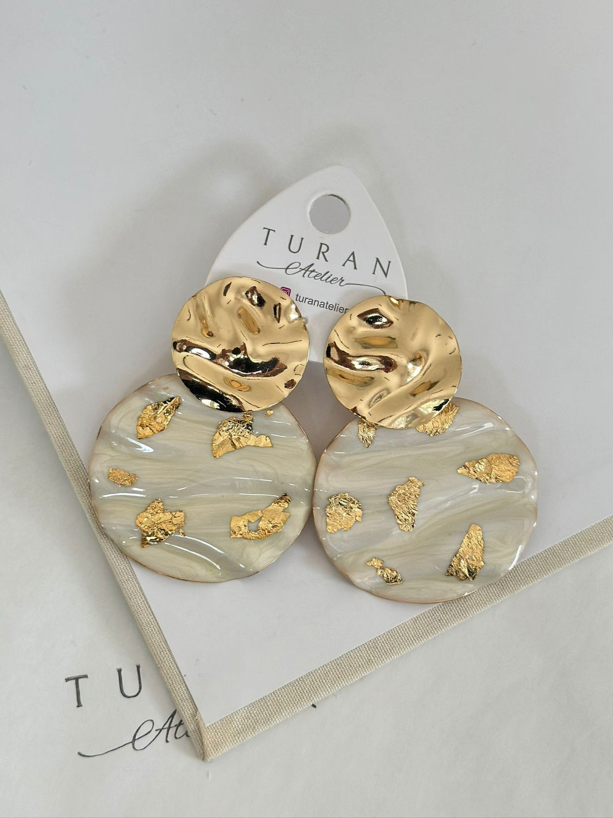 Gold Tasarım Krem Küpe