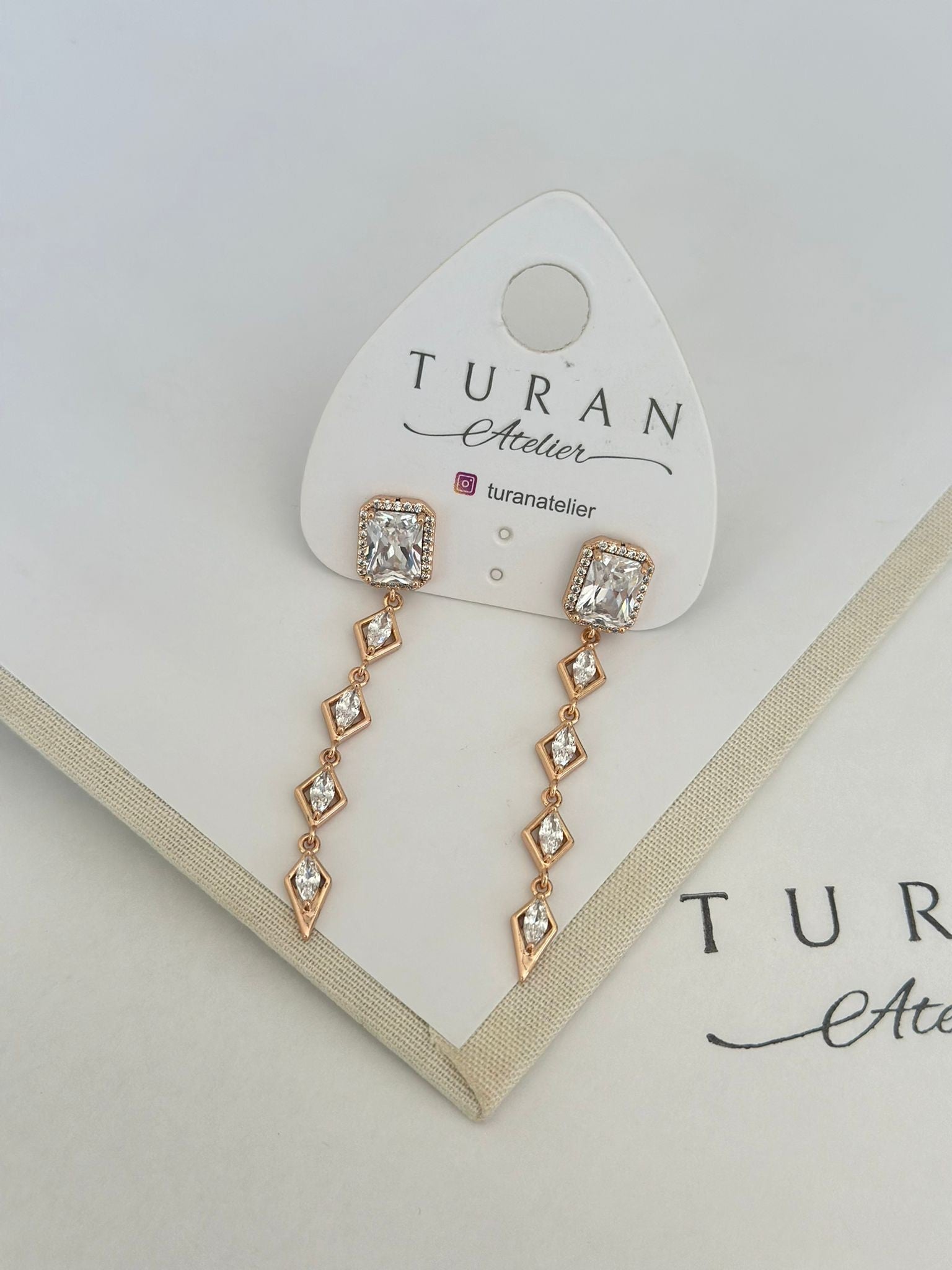 Sallantılı Baget Taş Küpe