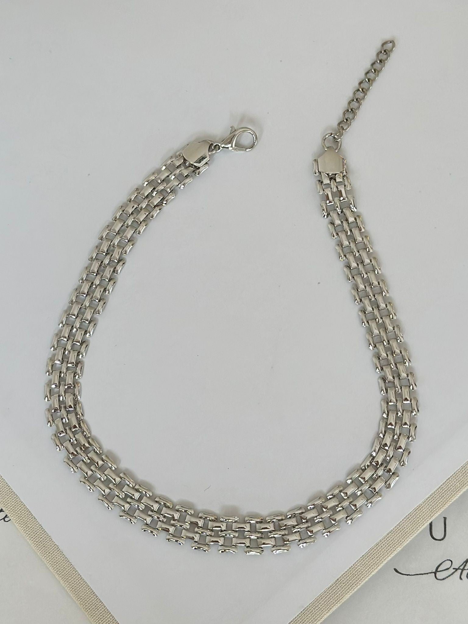 Gümüş Rengi Choker Kolye