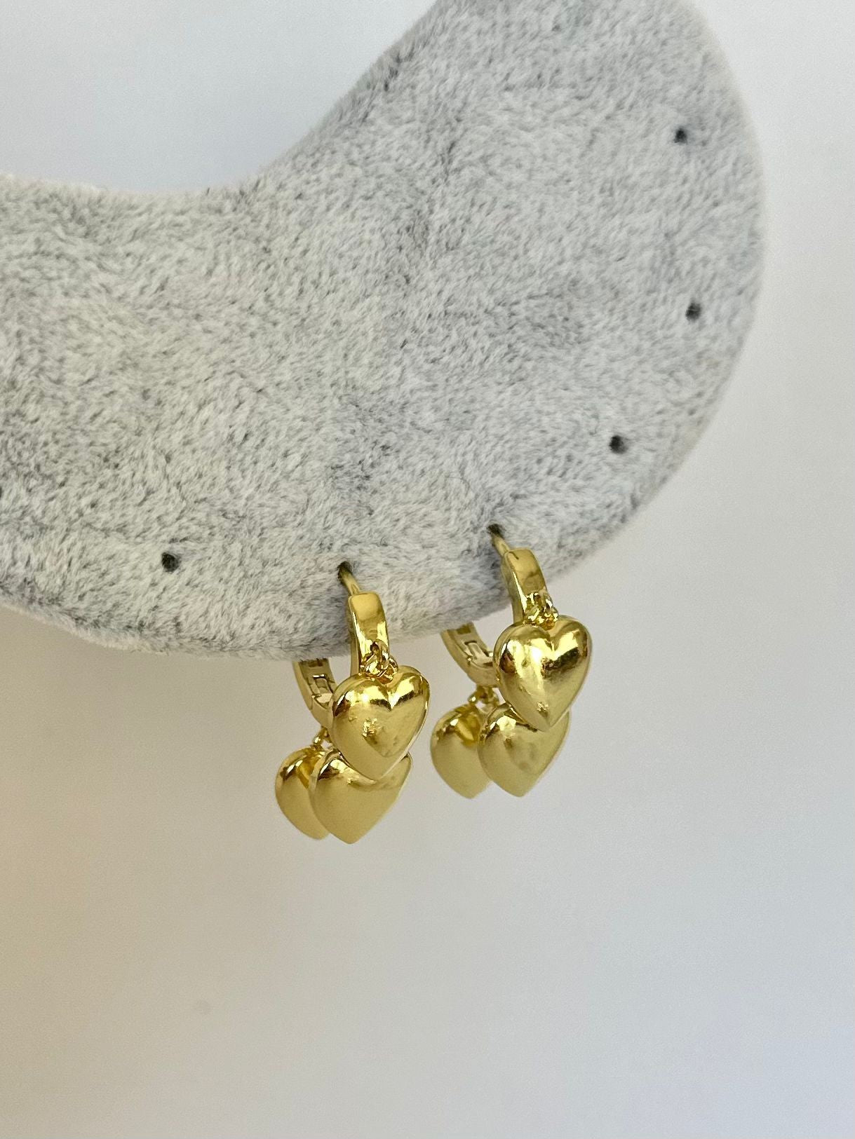 Kalpli Sallantılı Küpe