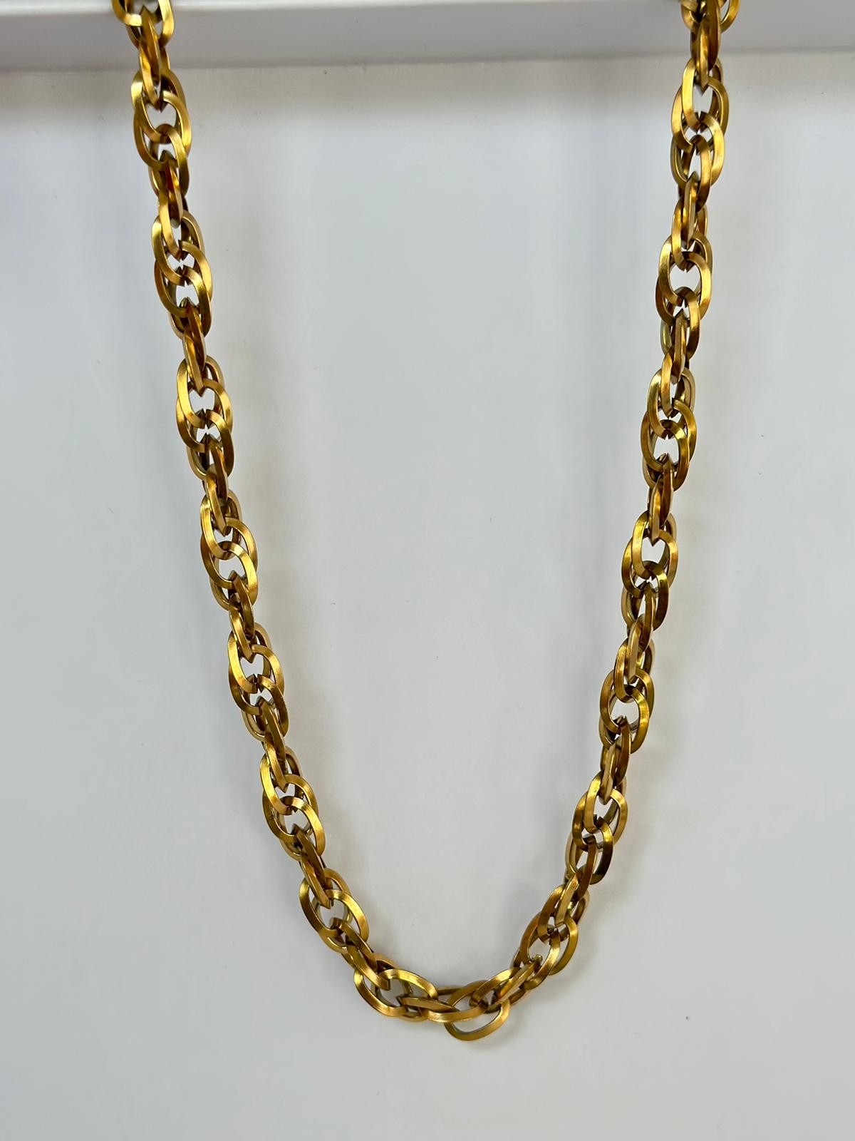 Oval Geçmeli Gold Kolye