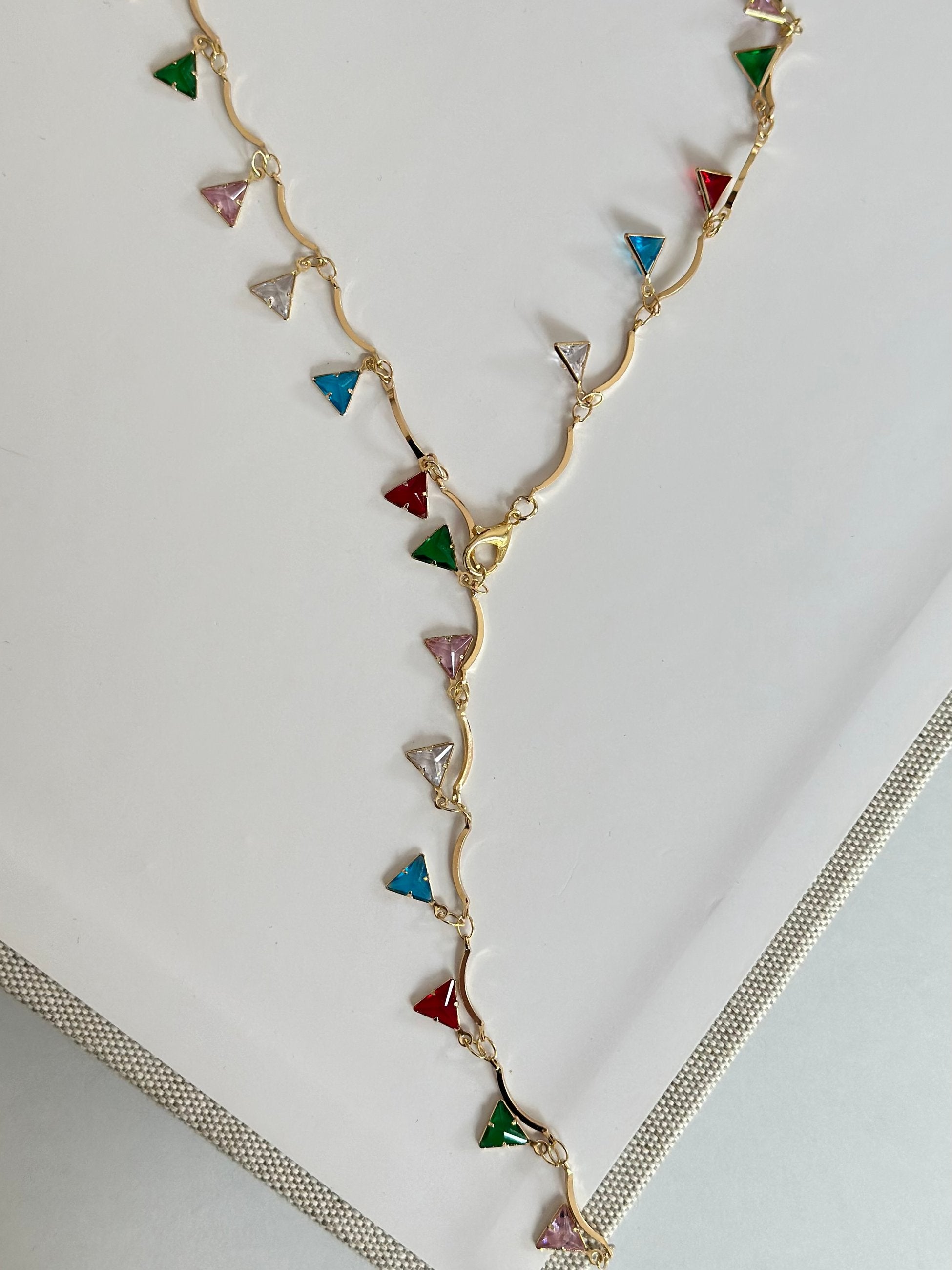 Renkli Üçgen Y Dekolte Kolye