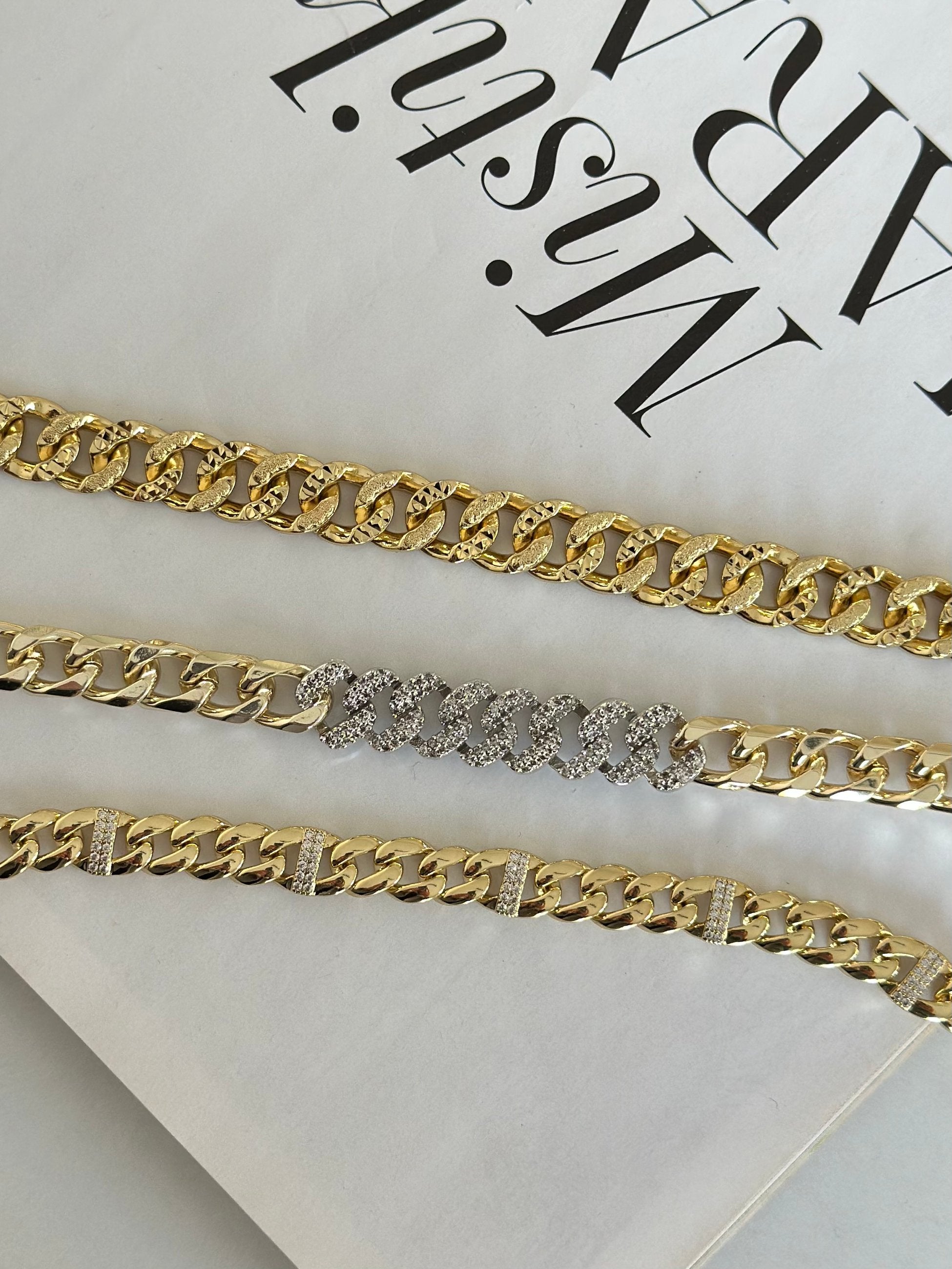 Şerit Taşlı Altın Model Gurmet Bileklik