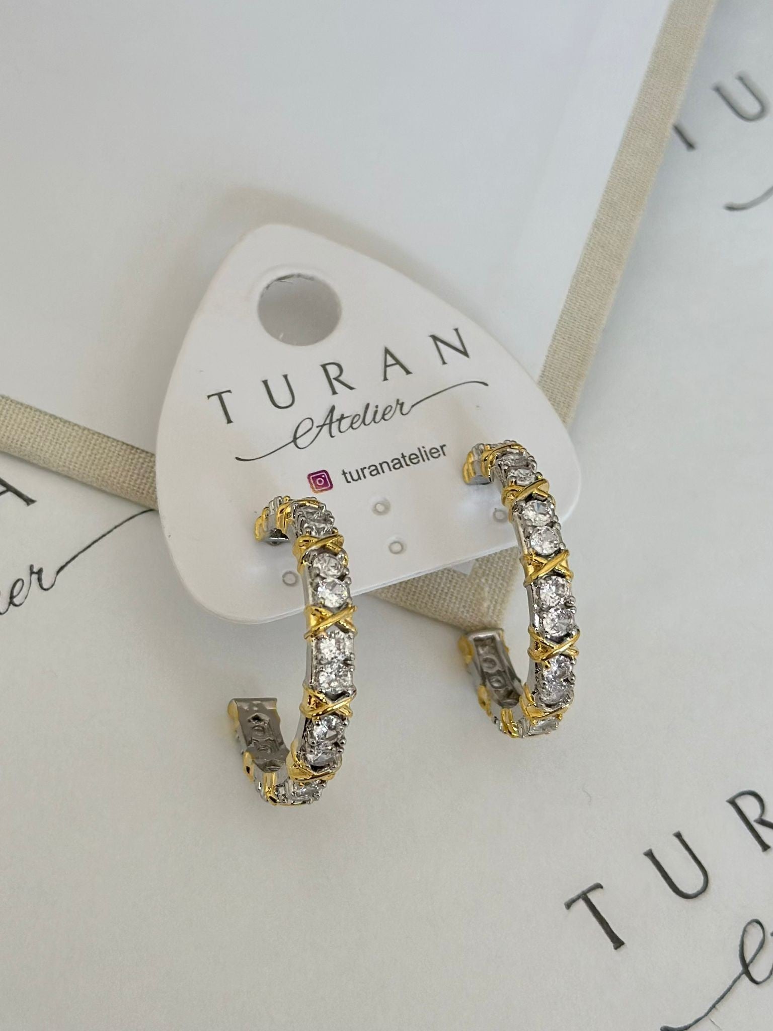 X Taşlı Halka Küpe