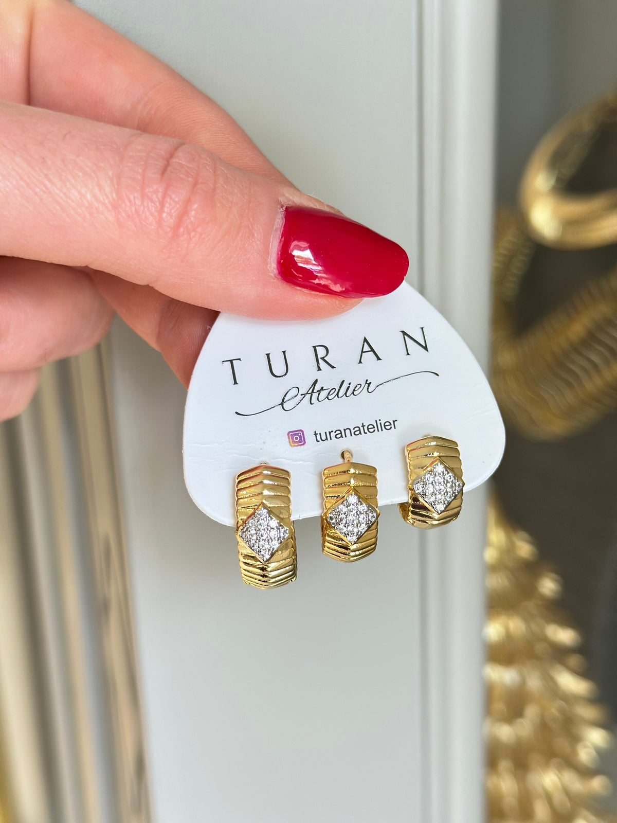 gümüş renk taşlı 3lü gold halka küpe