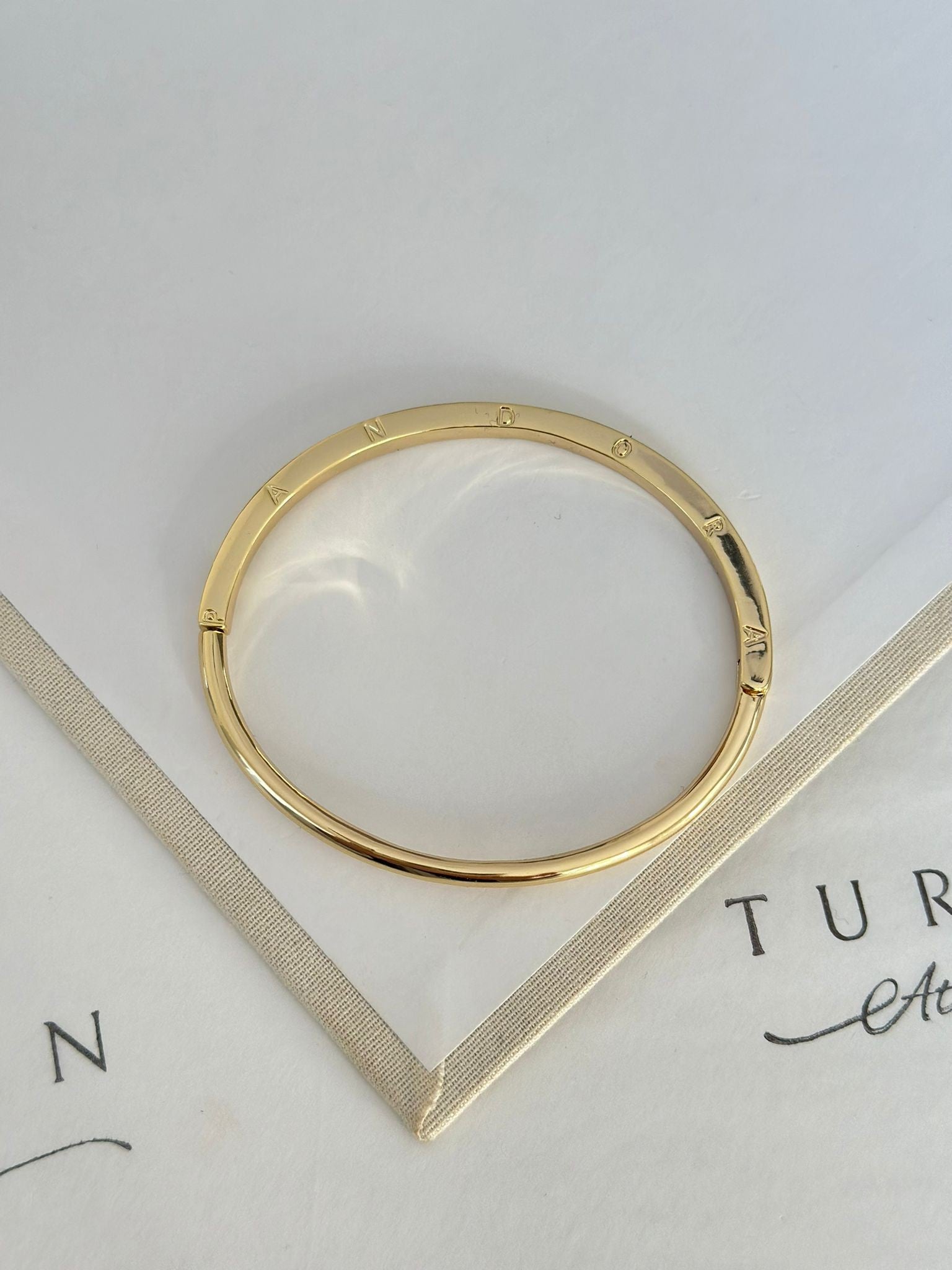Taşlı Yazılı Gold Tasarım Kelepçe