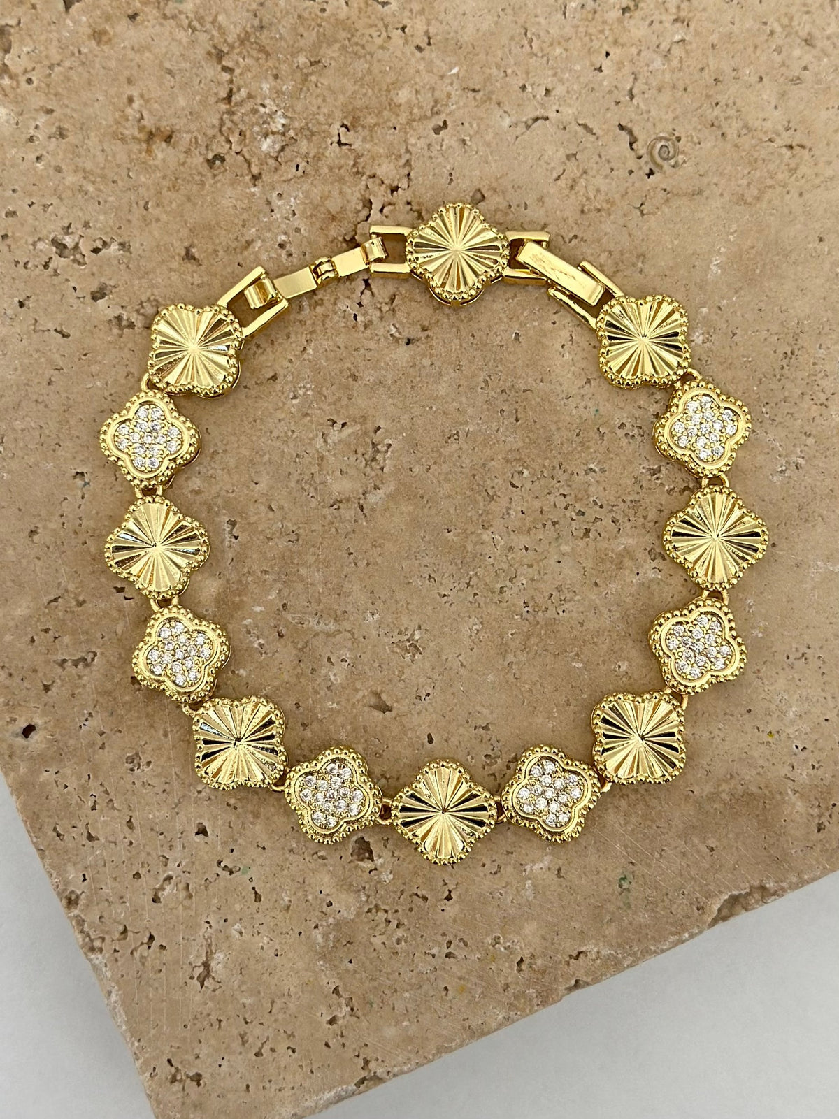 Gold Renk Özel Seri Taşlı Yonca Bileklik