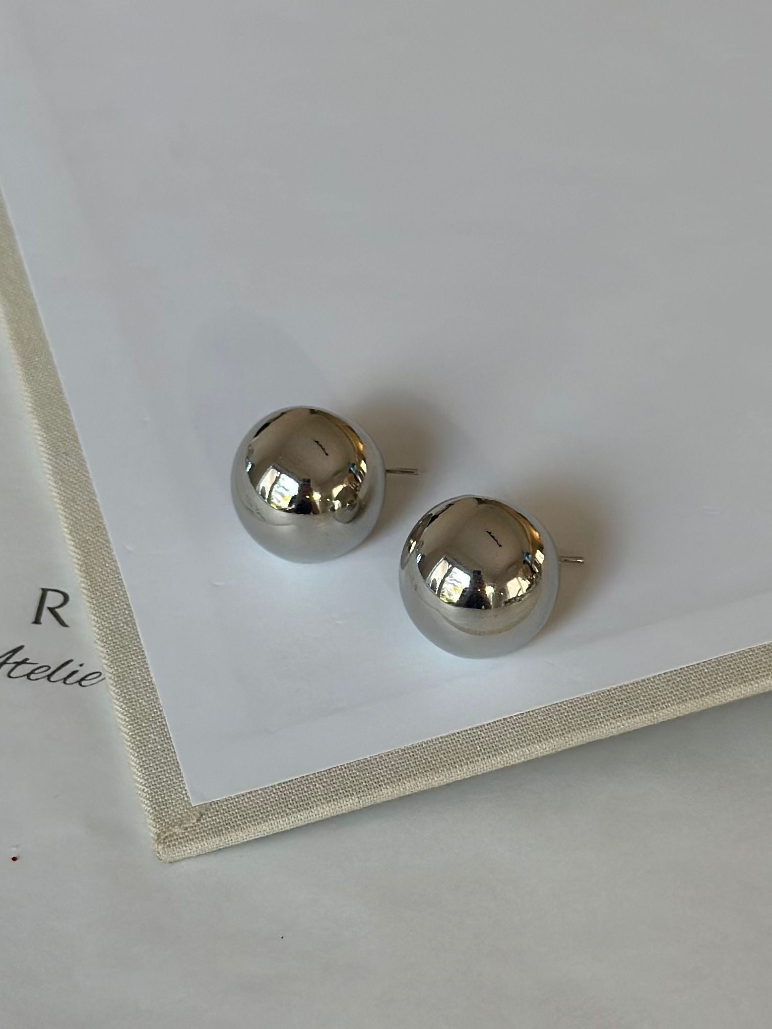 Küçük Boy Gümüş Renk Top Küpe