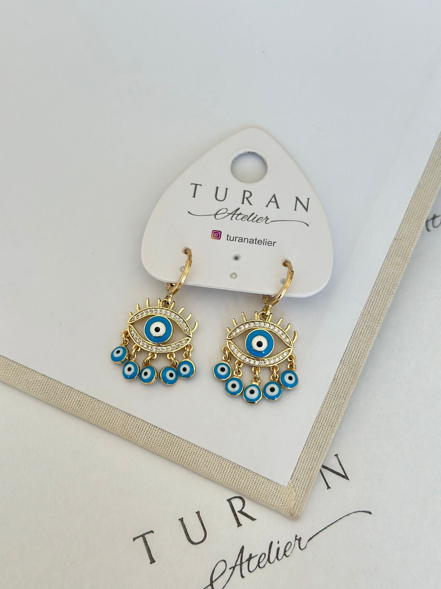 Mavi Detay Sallantılı Göz Küpe