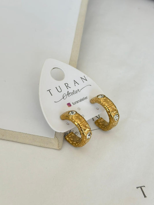 Taşlı Darbeli Gold Renk Çelik Küpe