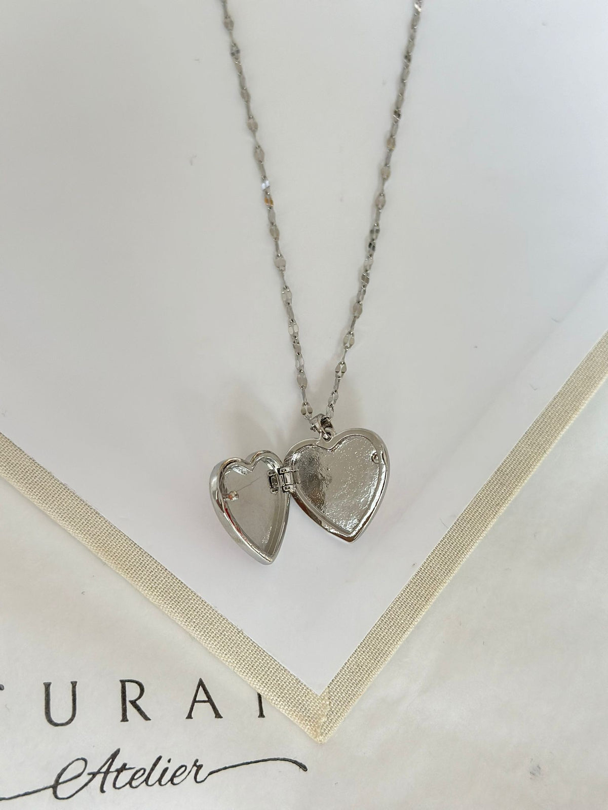 Açılan kalp kolye gümüş renk