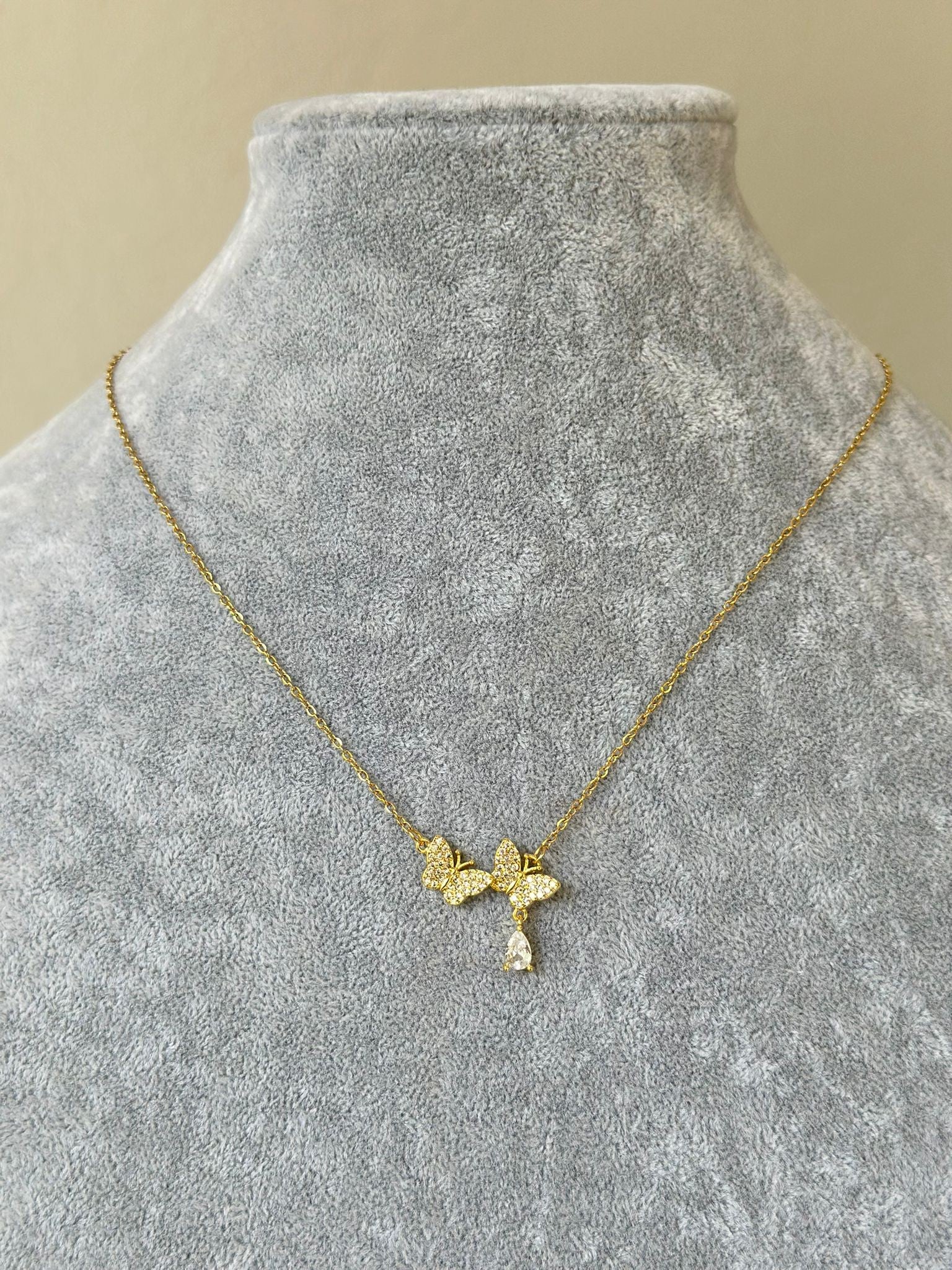 Damla Taşlı Çift Kelebek Kolye