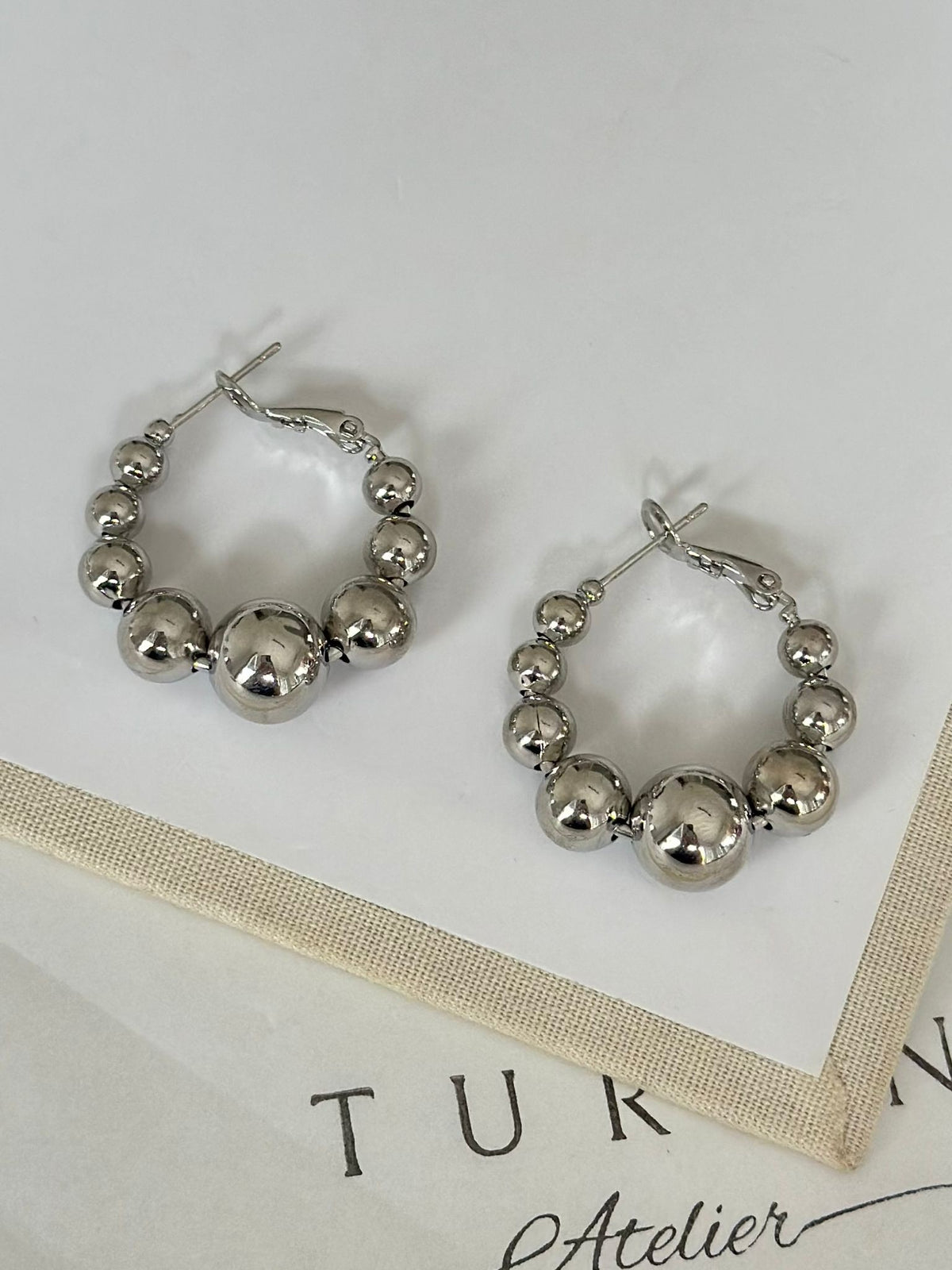 Gümüş Renk Sıra Top Küpe