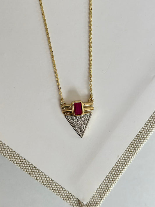 Bordo Detay Üçgen Kolye