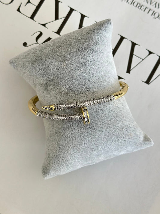 Luxury Taşlı Çivi Kelepçe