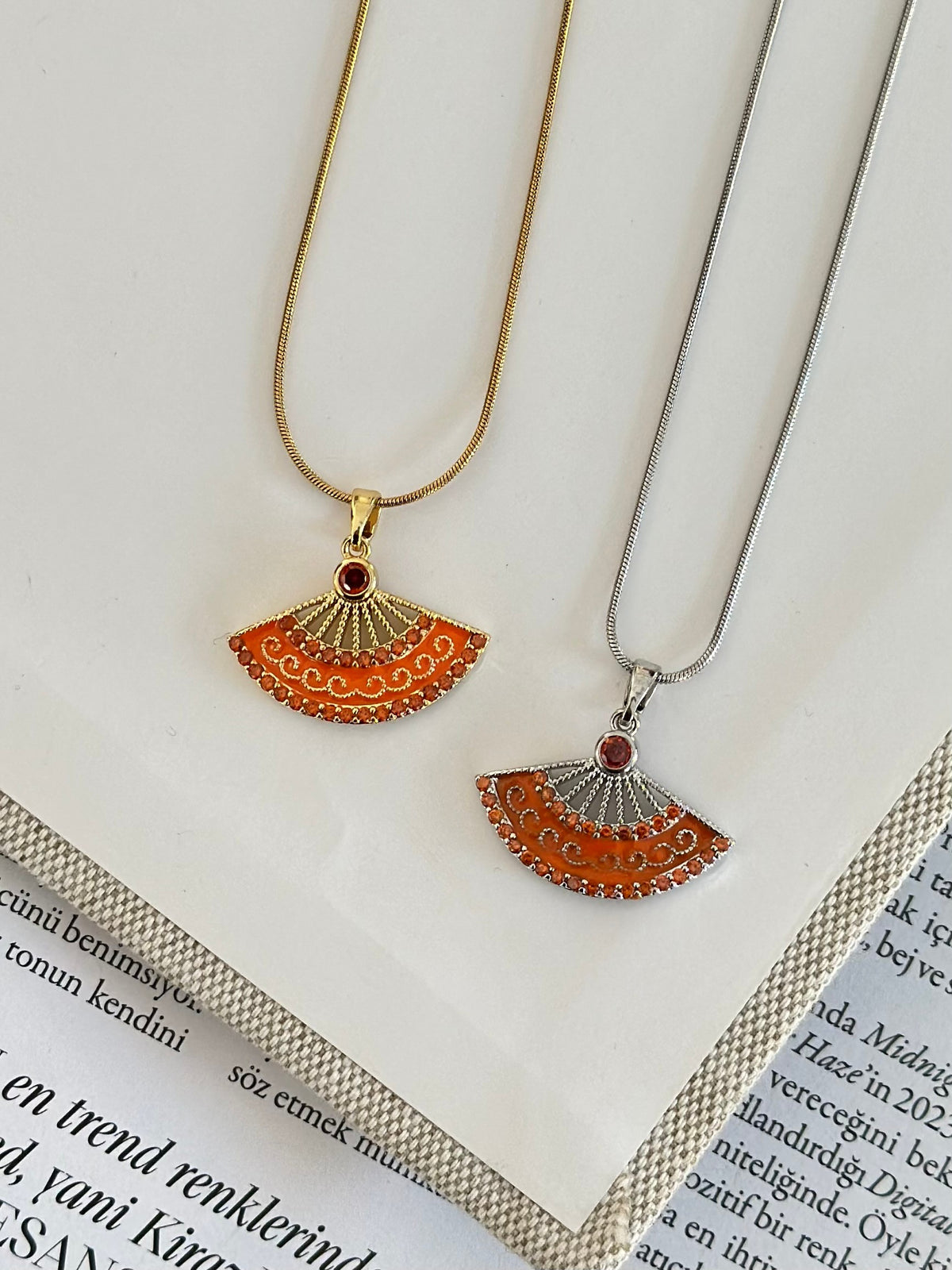 Turuncu Yelpaze Kolye