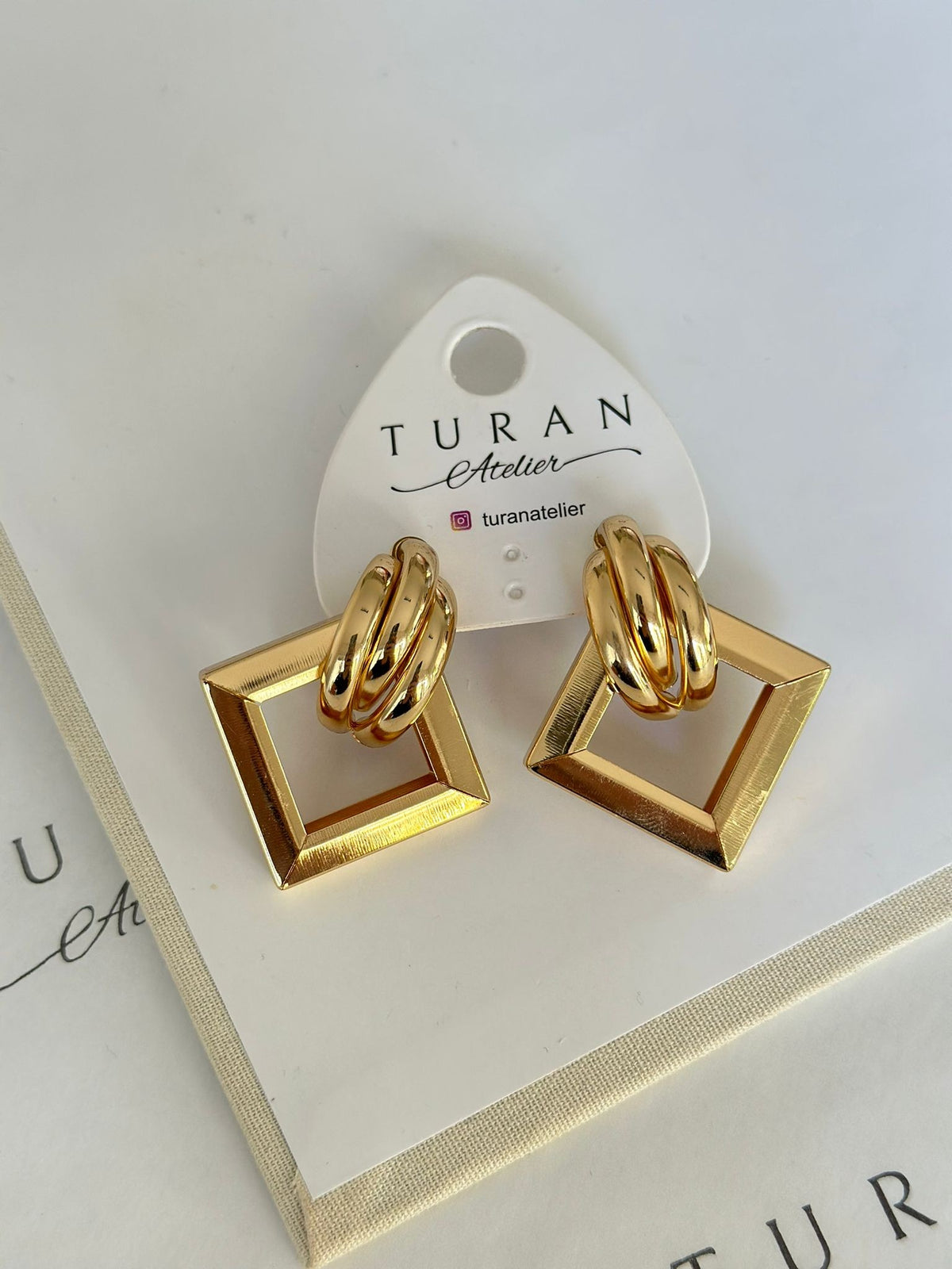 Gold Renk Kare Küpe