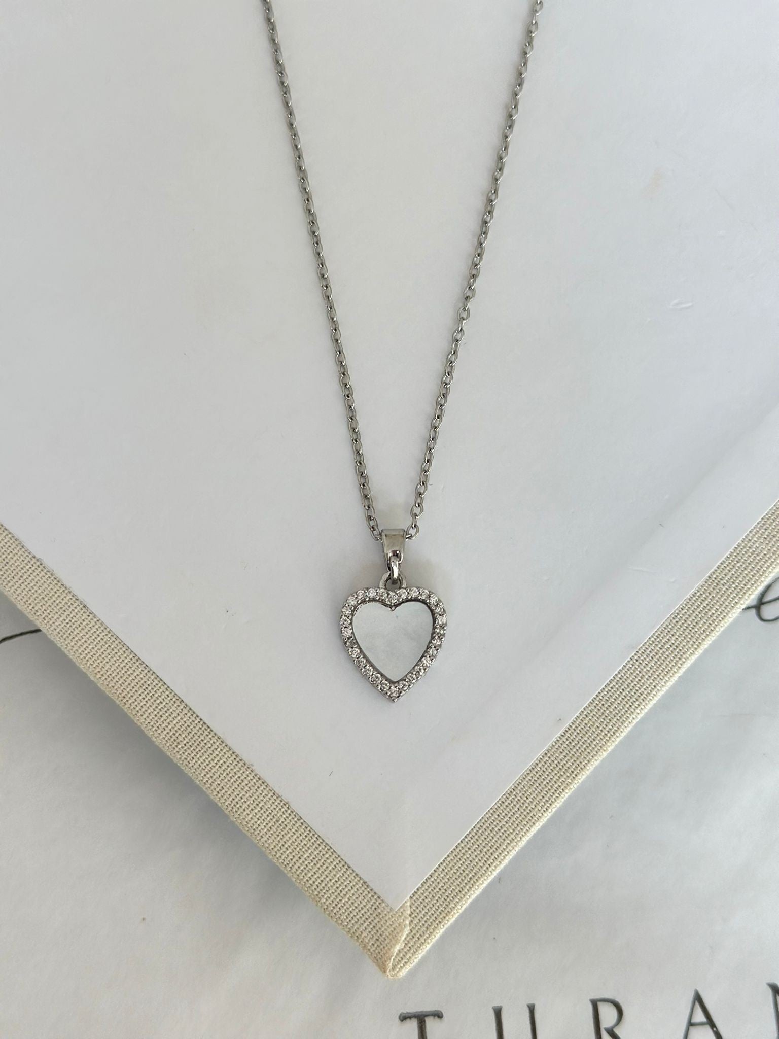 Çift taraflı Taşlı Kalp Kolye