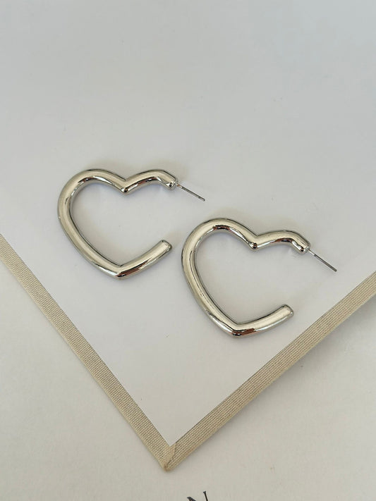 Gümüş Renk Hafif Kalp Küpe ( Küçük )