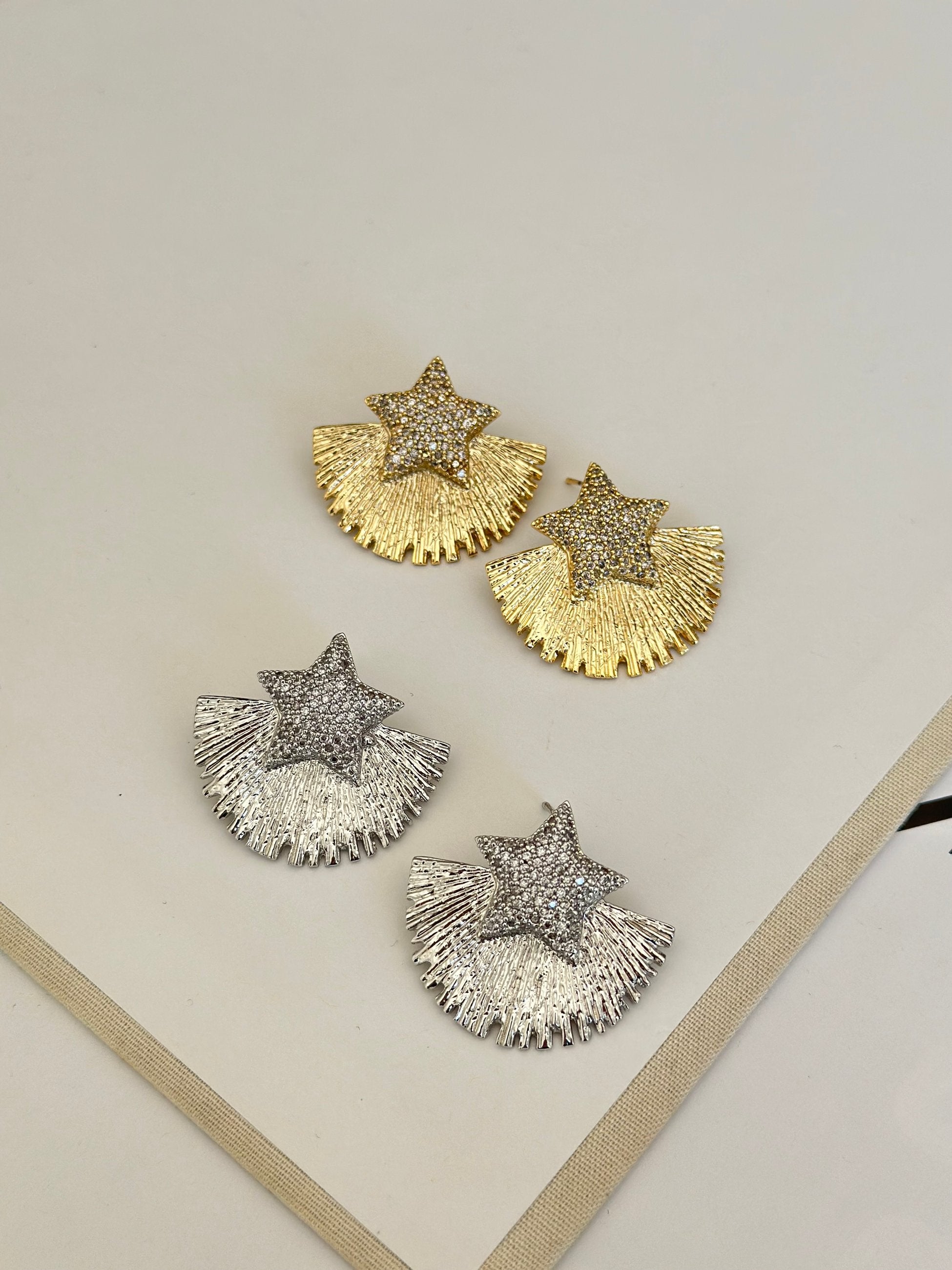 Yıldız Detay Yelpaze Küpe