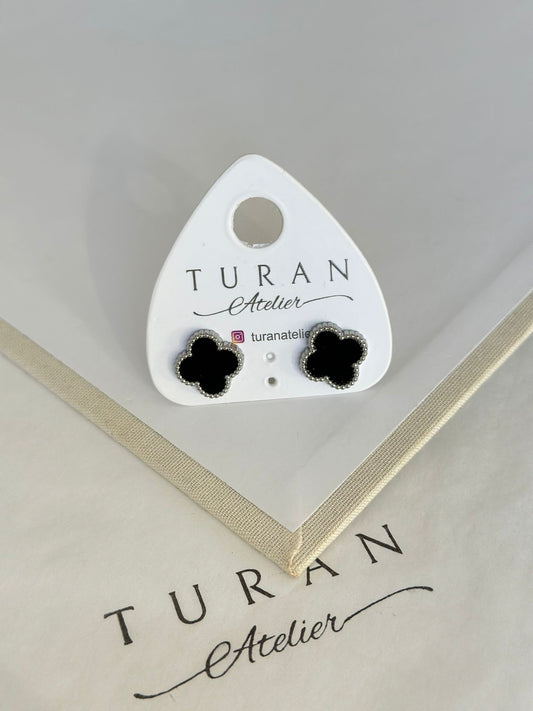 Gümüş Renk Siyah Yonca Küpe