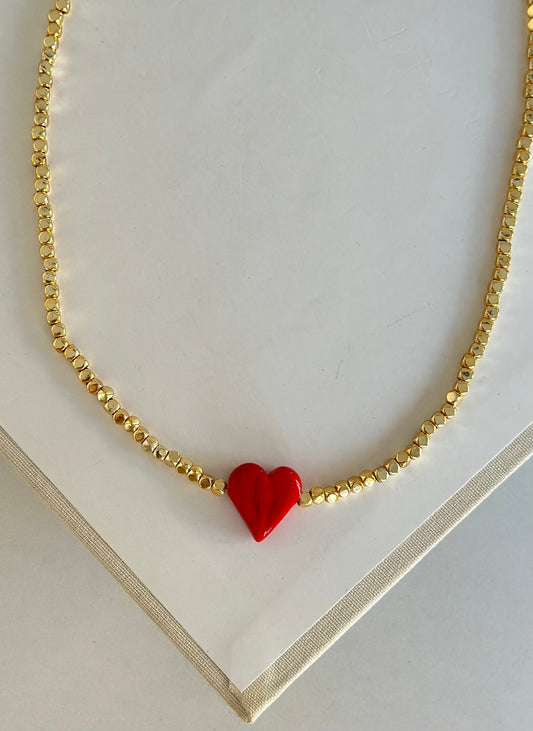 Kırmızı Kalp Detay Küp Taş Kolye