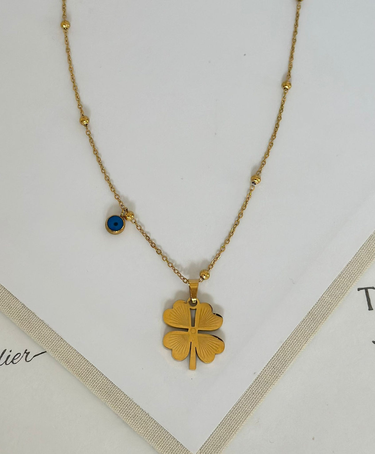 Orta Boy Yonca Kolye