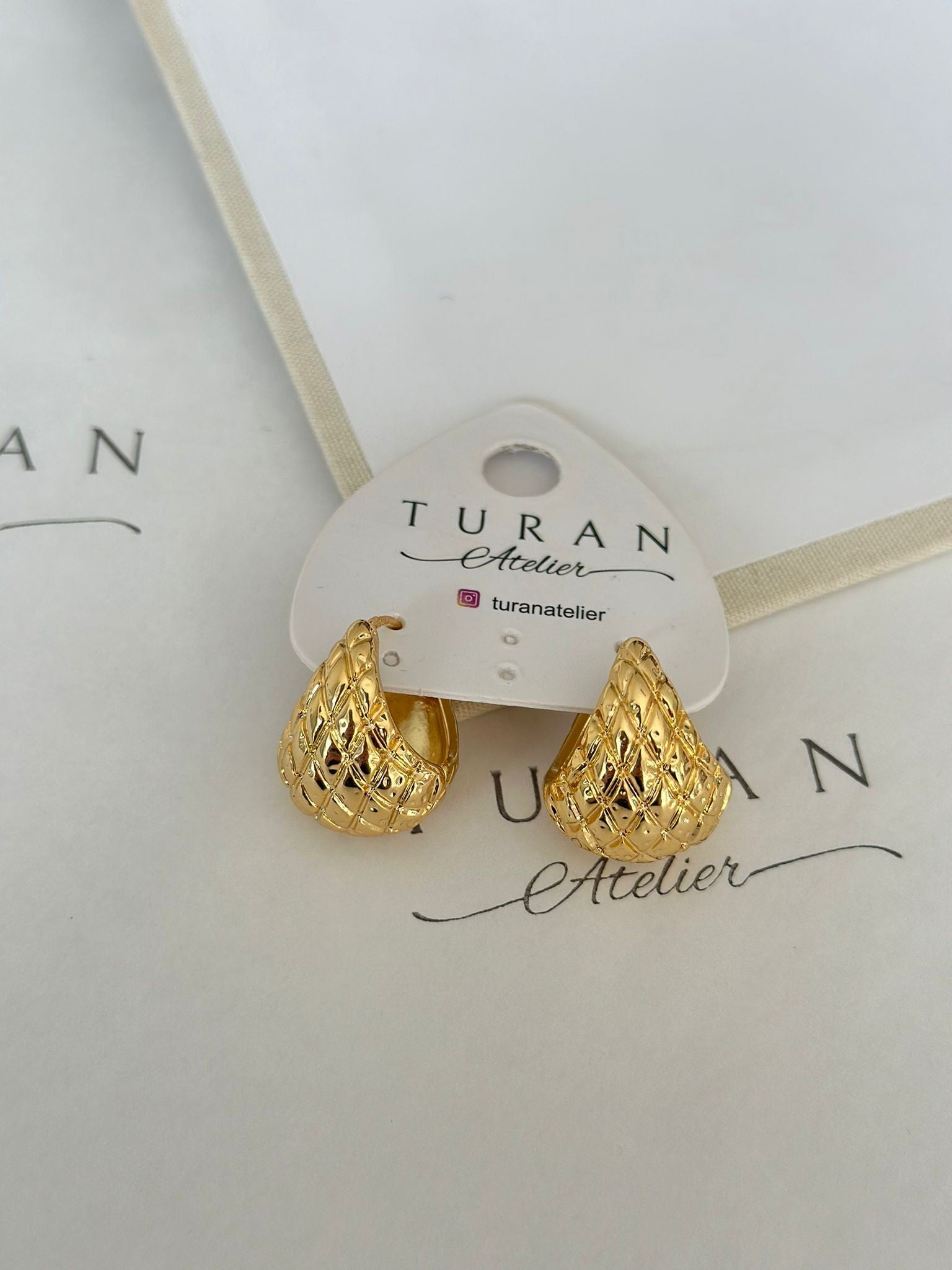 Damla Formlu Gold Çelik Küpe