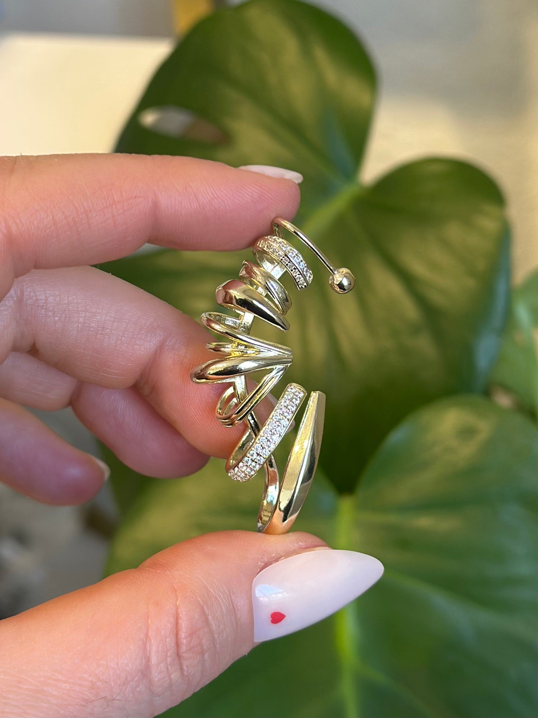 Mini Taşlı Gold Tasarım Küpe