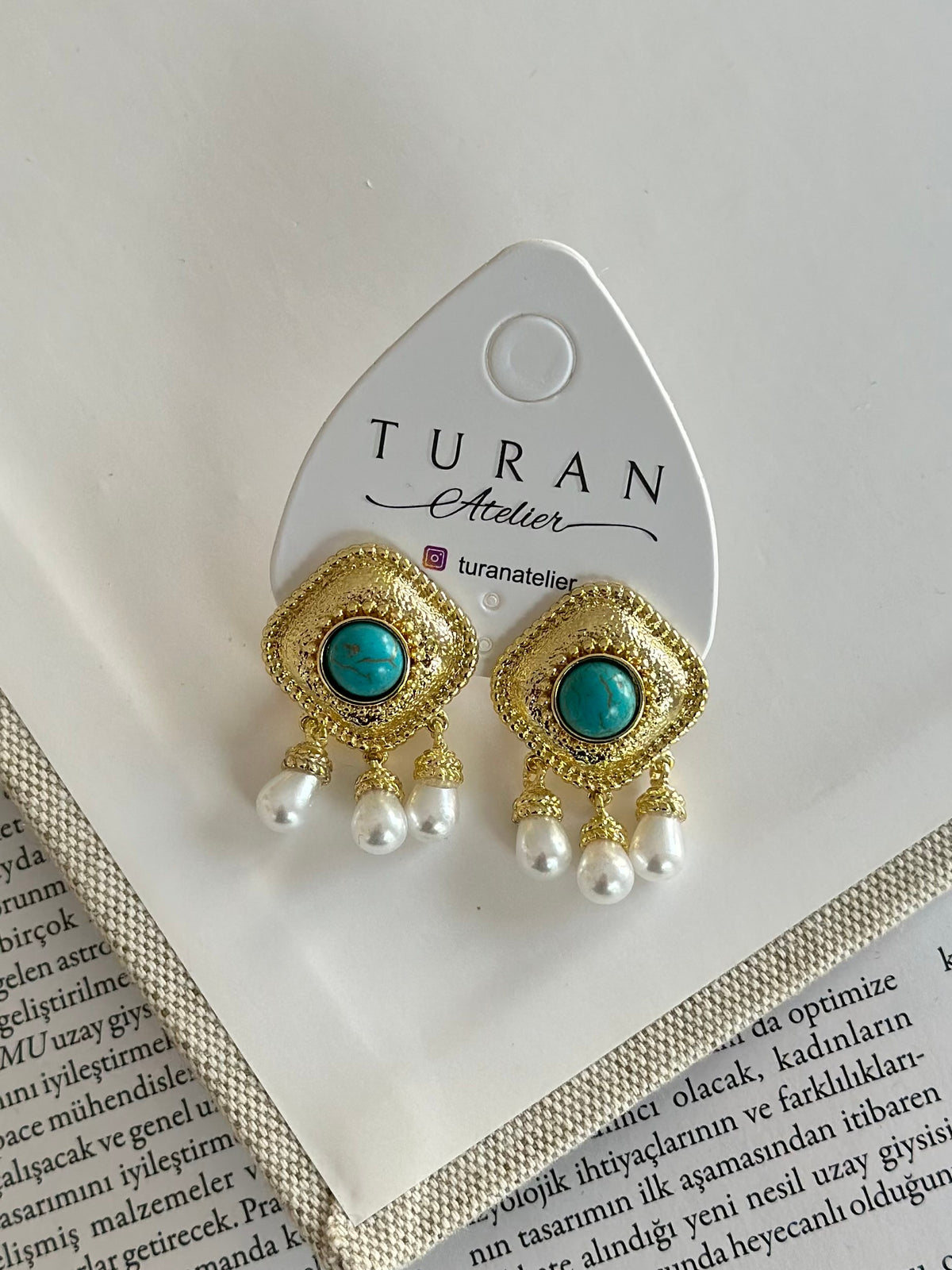 inci Sallantılı Mavi Taşlı Küpe