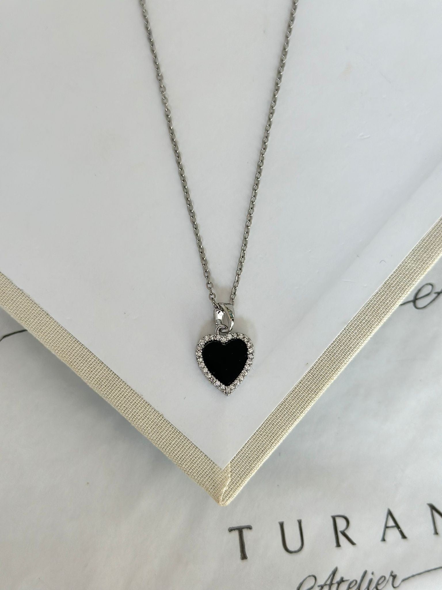 Çift taraflı Taşlı Kalp Kolye