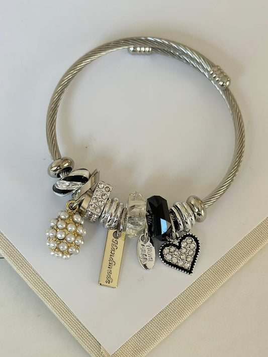 Çelik Charm Pan Bileklik / Siyah Kalp