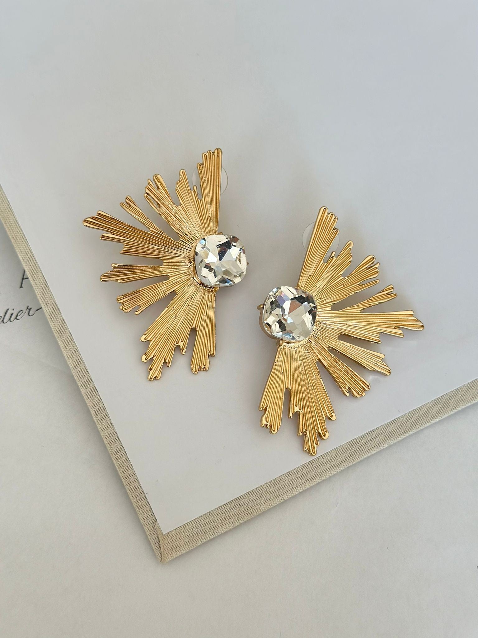 Büyük Taşlı Yaprak Plaka Küpe