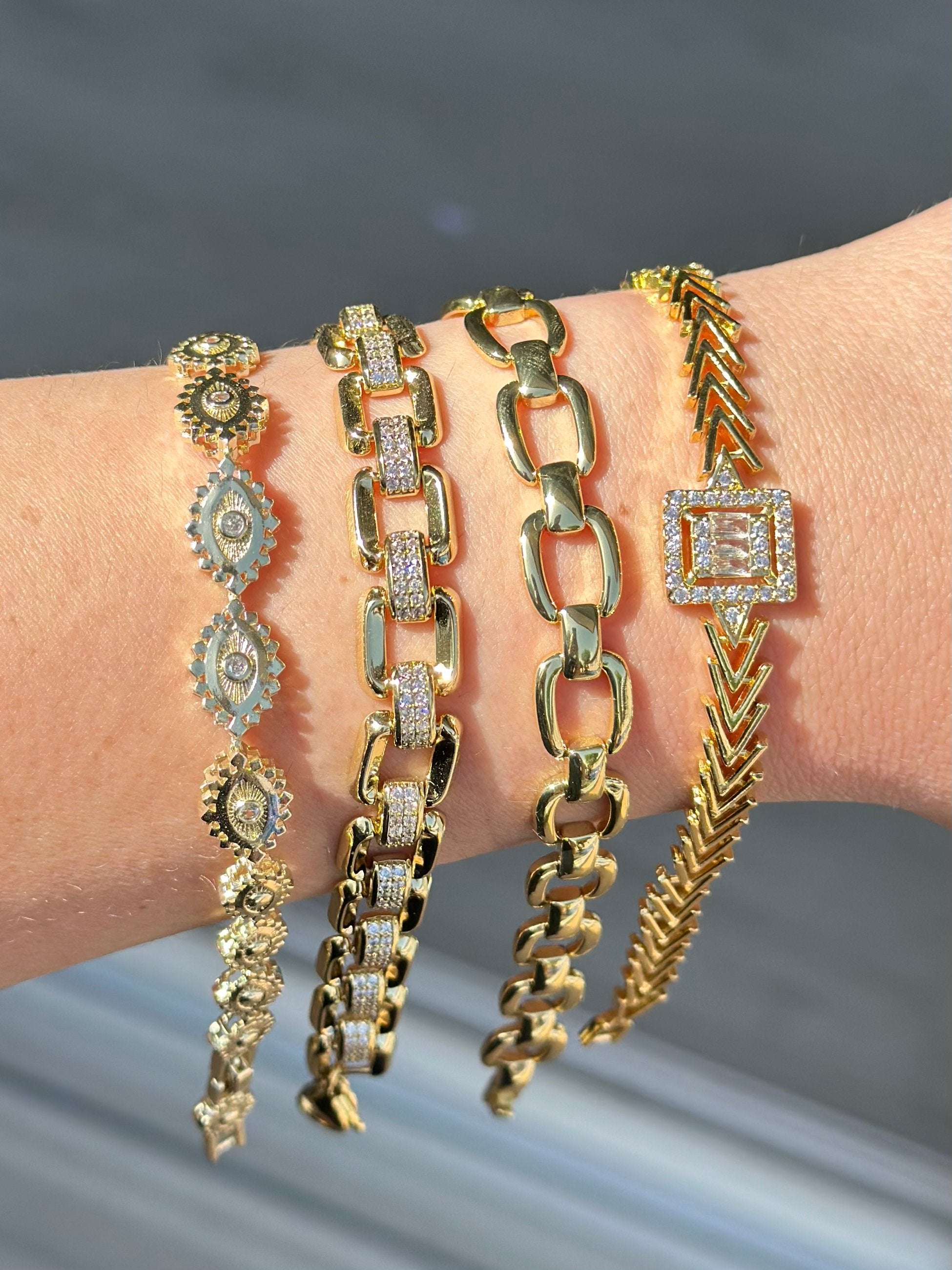 Taşlı Gold Hamsa Bileklik