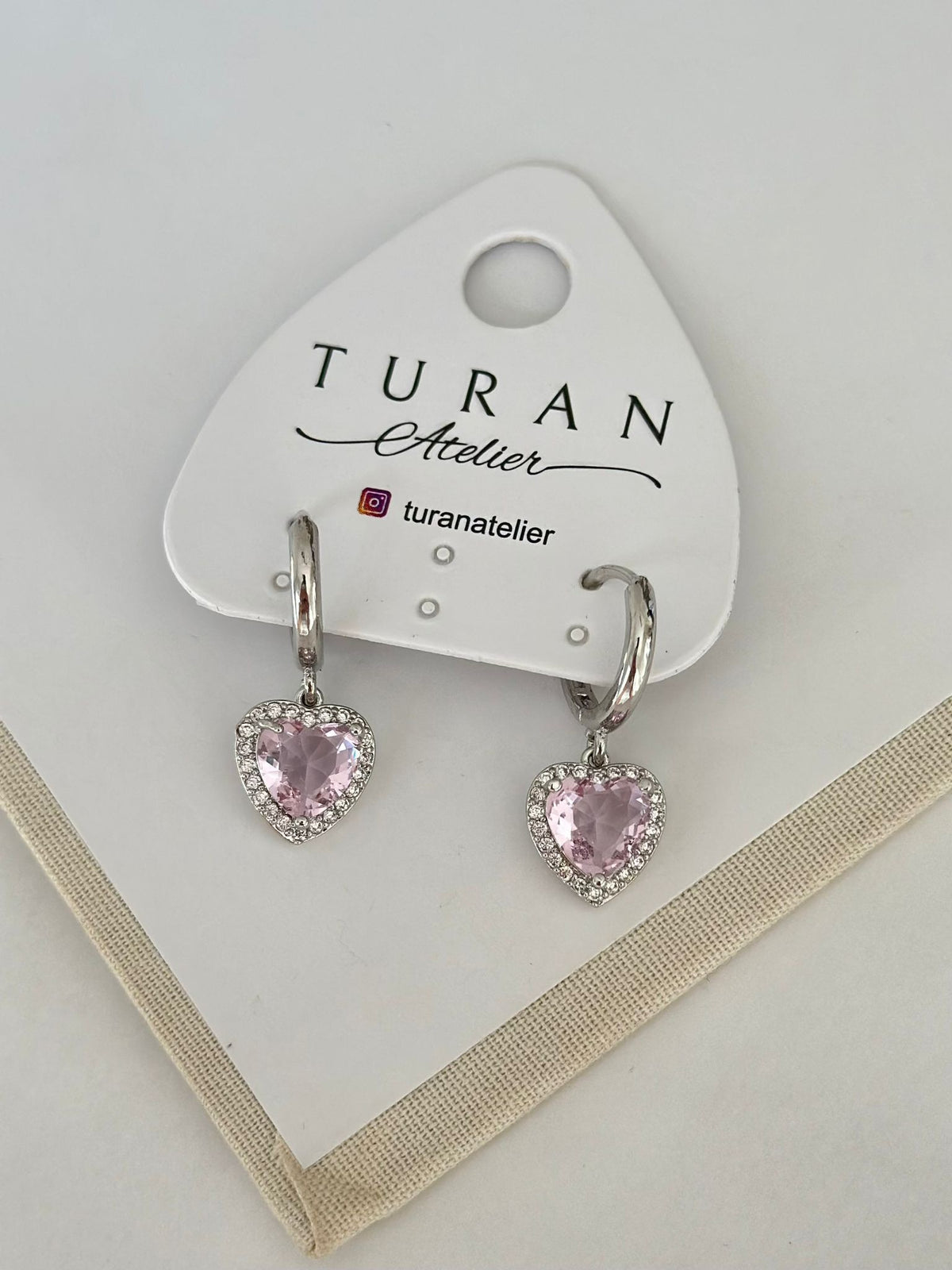 Pembe Kalp Gümüş Renk Marka Küpe