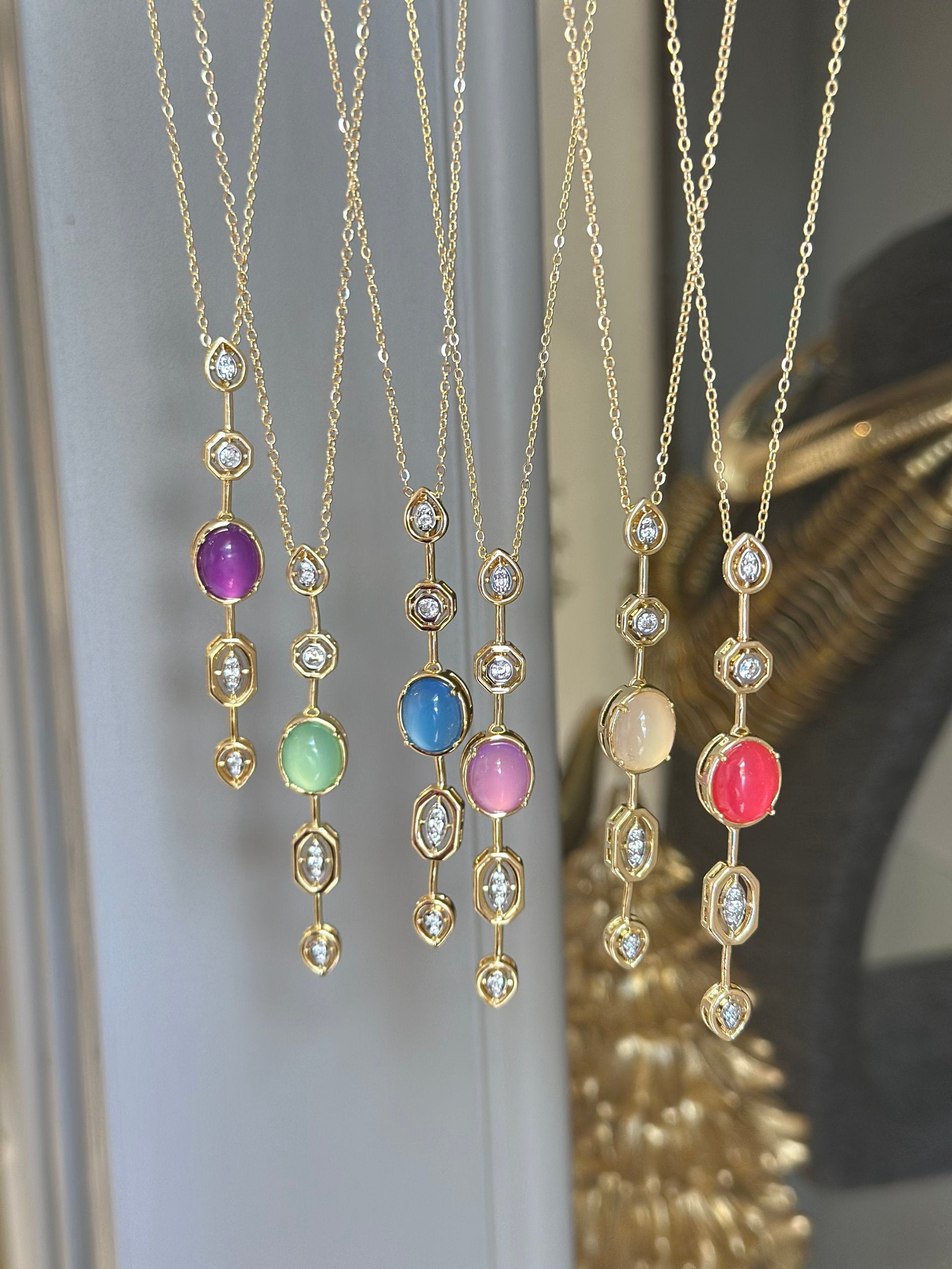 Mor Taşlı Dekolte MG Kolyesi