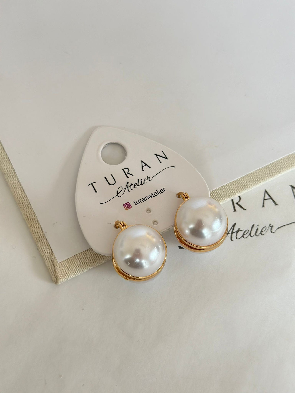 Gold Detay Top İnci Küpe