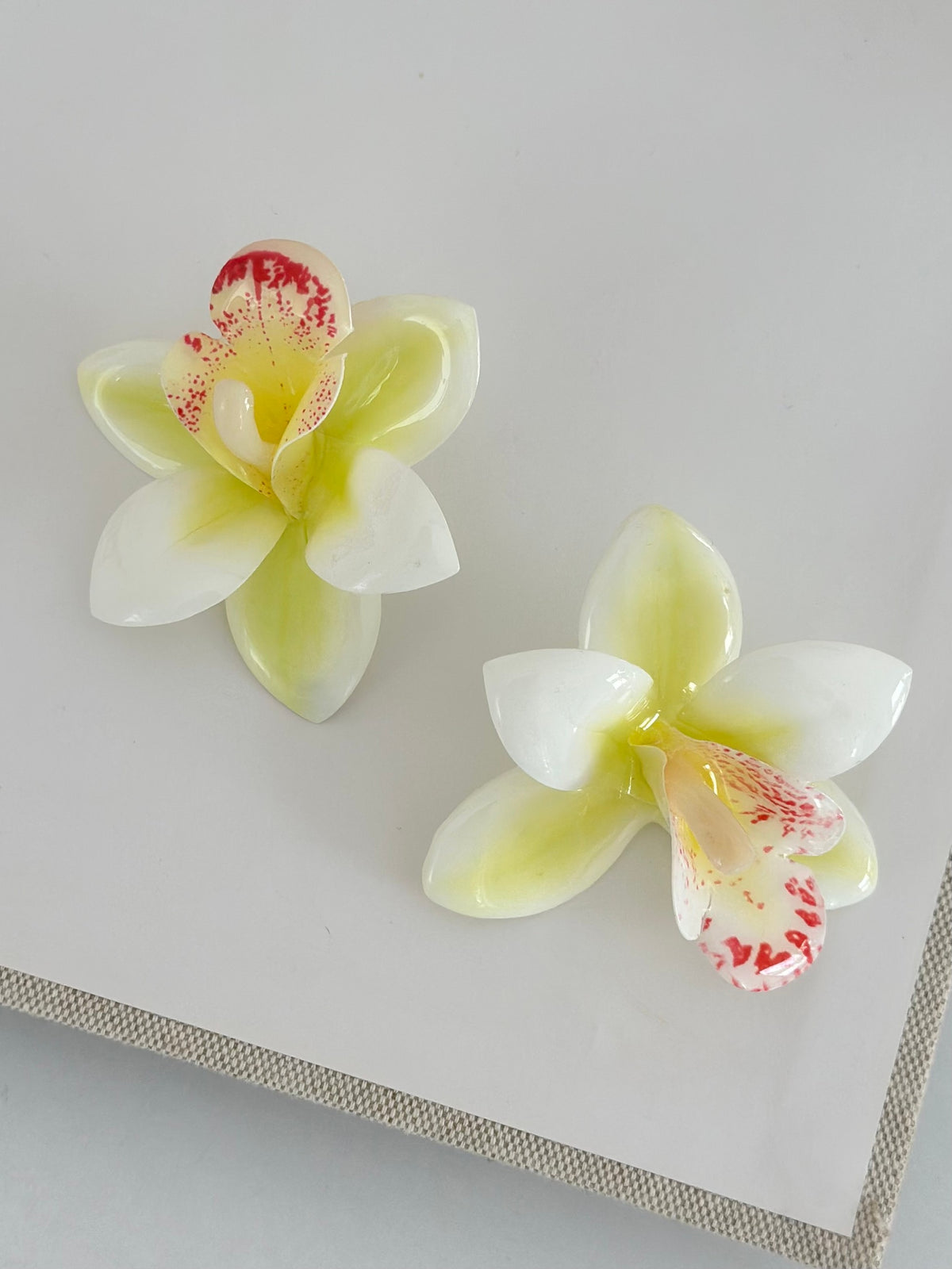 Pembe Hareli Çiçek Küpe