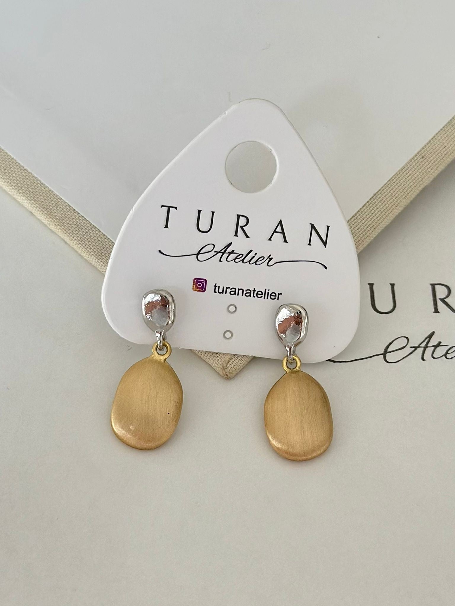 Oval Taş Gold Küpe