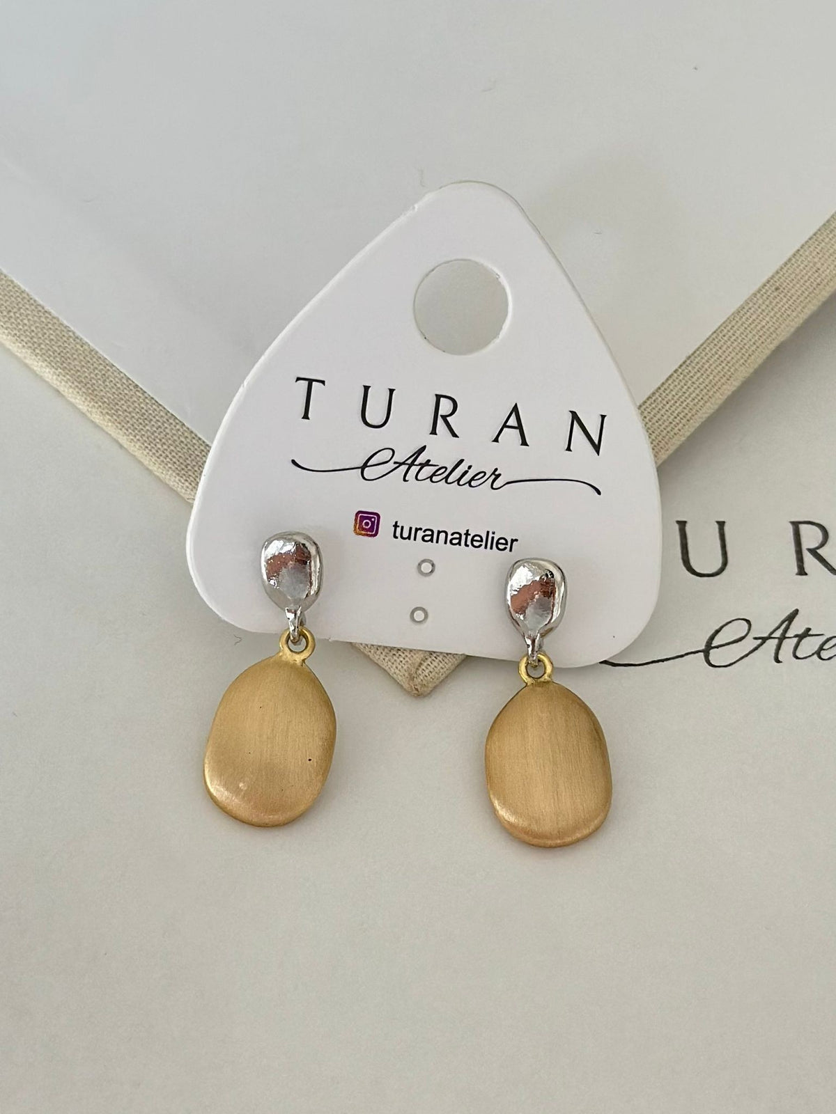 Oval Taş Gold Küpe