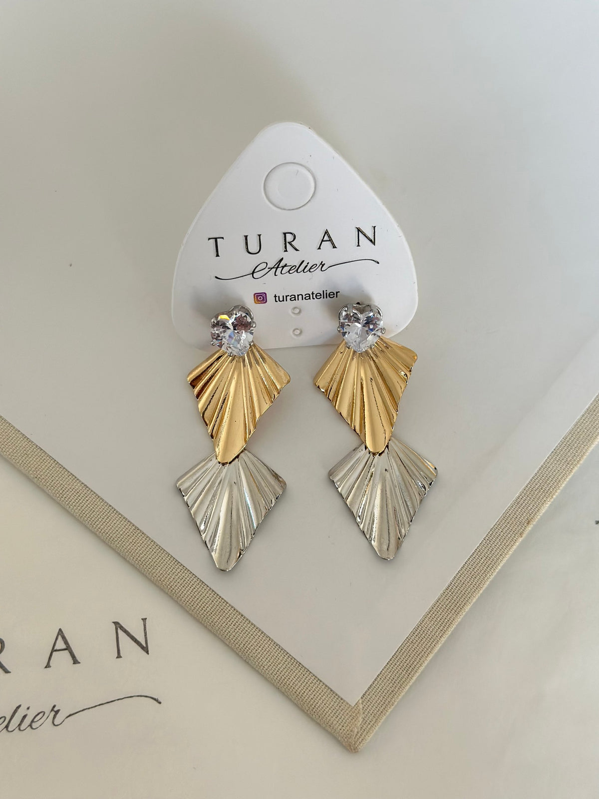 Taşlı Mix Renk Şık Küpe