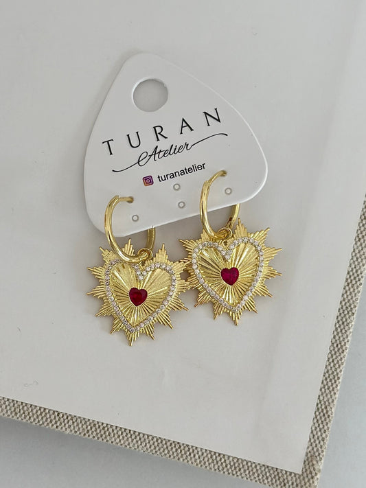 Pembe Kalp Detaylı Çizgi Plaka Küpe